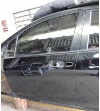 Porta Limpa Dianteira Esquerda Toyota Prius 2017