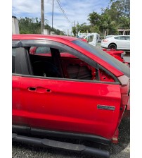 Porta Limpa Com Detalhes Fiat Toro Ultra 2022 Dianteira - Dianteira - Direita - Vermelho